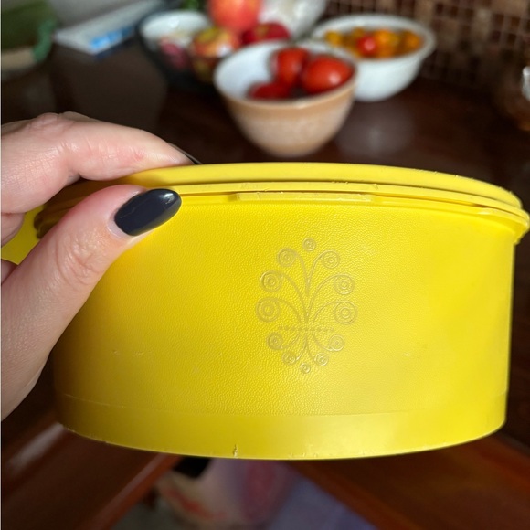 Vintage Tupperware Harvest Gold Yellow Sunburst Servalier 1204 Canister w Lid 3 - Picture 5 of 7